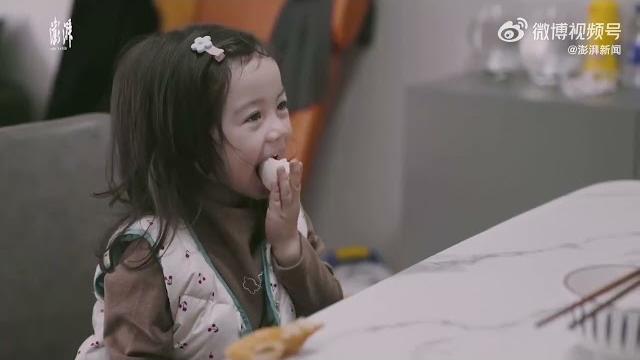 女模特试管生三胞胎:请3个阿姨带娃 幼儿园一年花费上百万 女模特试管生三胞胎:请3个阿姨带娃 幼儿园一年花费上百万