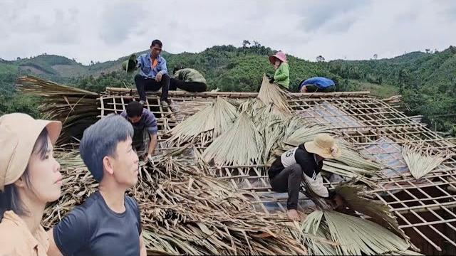 After two strangers came to destroy the roof, the villagers came to help re-roof the house After two strangers came to destroy the roof, the villagers came to help re-roof the house