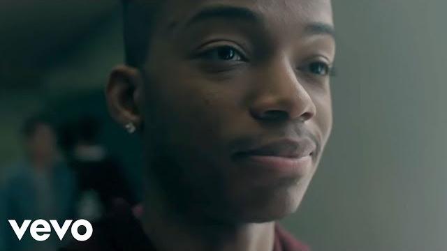 Logic - 1-800-273-8255 ft. alessia cara, khalid (official video) Logic - 1-800-273-8255 ft. alessia cara, khalid (official video)