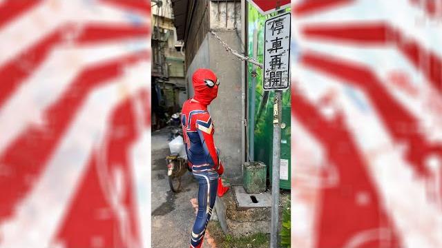 ️蜘蛛人在路邊尿尿? spider-man peeing on the road【綠眼鏡】#shorts ️蜘蛛人在路邊尿尿? spider-man peeing on the road【綠眼鏡】#shorts