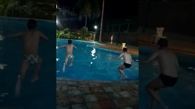 Desafio na piscina!#shorts Desafio na piscina!#shorts