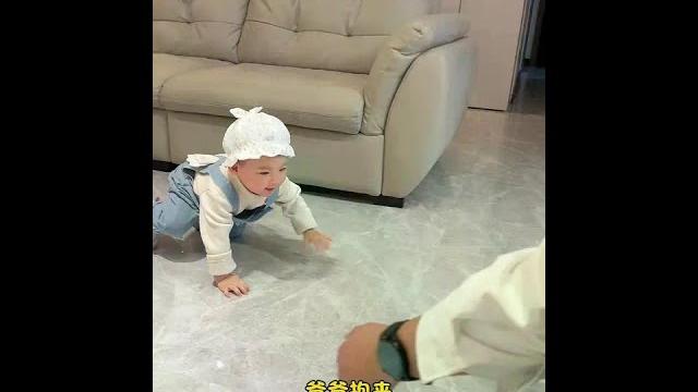 当宝宝看到下班回家的爸爸!秒变嘤嘤怪! #萌娃 #cute #baby #funny 当宝宝看到下班回家的爸爸!秒变嘤嘤怪! #萌娃 #cute #baby #funny