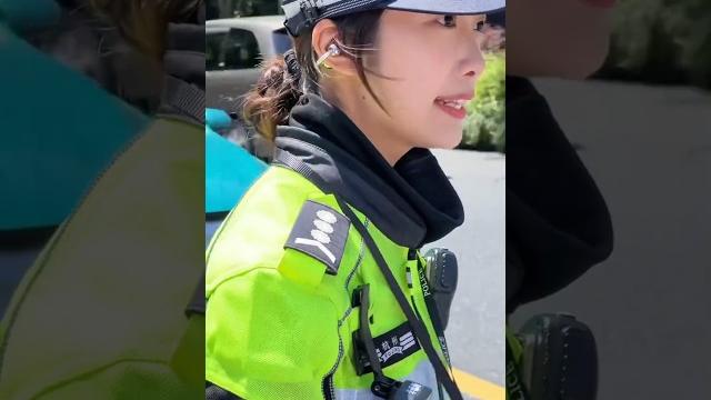 師傅你是故意的嗎?甜甜蔚兔子警官都跟你講幾遍了! #杭州警花 #甜美女孩 #兔子警官 師傅你是故意的嗎?甜甜蔚兔子警官都跟你講幾遍了! #杭州警花 #甜美女孩 #兔子警官