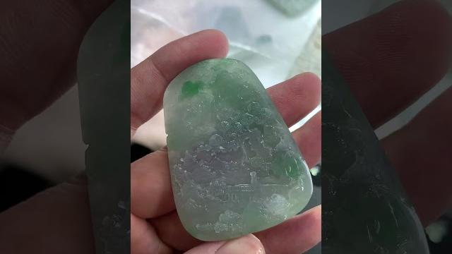 紫底飘绿三彩山水,牌型好工细厚妆,尺寸:60-46-7.3,现在还是毛货,起货对比当地珠宝店五六万的货品,结缘价16800人民币,天然缅甸a货翡翠,包邮包证书!欢迎你的选购!! #翡翠 紫底飘绿三彩山水,牌型好工细厚妆,尺寸:60-46-7.3,现在还是毛货,起货对比当地珠宝店五六万的货品,结缘价16800人民币,天然缅甸a货翡翠,包邮包证书!欢迎你的选购!! #翡翠