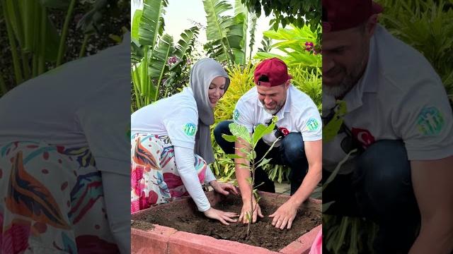 Gamze özçelik eşi reshad strik ile yardım amaçlı gittikleri tanzaya'dan paylaşım yaptı! Gamze özçelik eşi reshad strik ile yardım amaçlı gittikleri tanzaya'dan paylaşım yaptı!