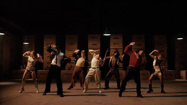 Jungle - keep me satisfied (official video) Jungle - keep me satisfied (official video)