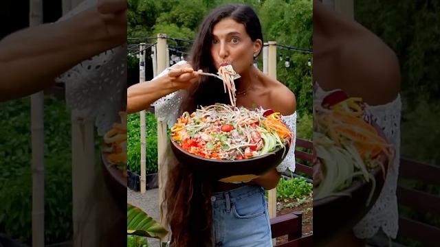 What i ate for dinner + creamy dressing recipe! vegan & fullyraw rainbow garden salad... What i ate for dinner + creamy dressing recipe! vegan & fullyraw rainbow garden salad...
