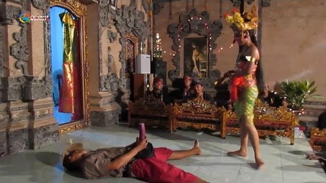 Joged bumbung bali paling lucu - bumbung balinese dance Joged bumbung bali paling lucu - bumbung balinese dance