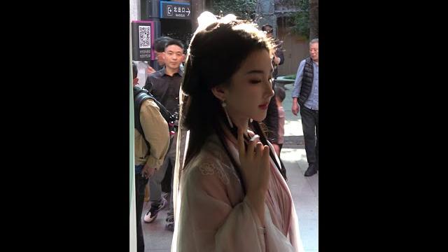 另一边脸版本嘻嘻 #黄玉瑶 #汉服#抖音瑶瑶别追了 #抖音热门视频 #情侣 另一边脸版本嘻嘻 #黄玉瑶 #汉服#抖音瑶瑶别追了 #抖音热门视频 #情侣