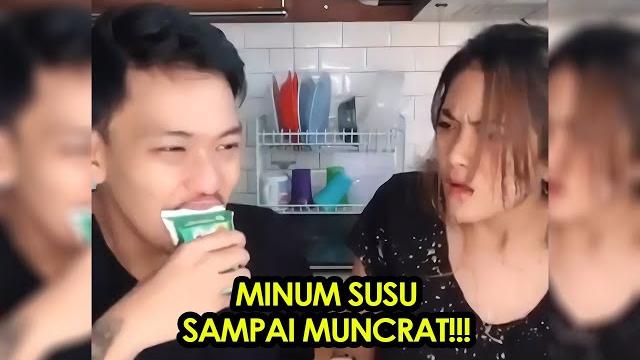 Enak minum susu pacar Enak minum susu pacar