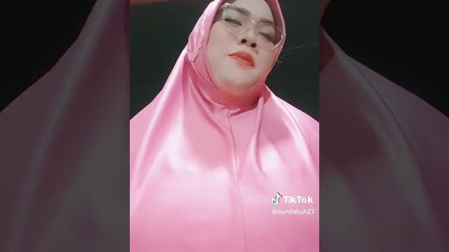 Bunda semok jago goyangkan boba #hijab #gemoy #jilbab #hijabstyle #jilbabterlaris #cantik Bunda semok jago goyangkan boba #hijab #gemoy #jilbab #hijabstyle #jilbabterlaris #cantik