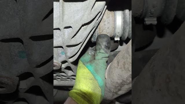 Замена сальника левого привода заднего редуктора Замена сальника левого привода заднего редуктора