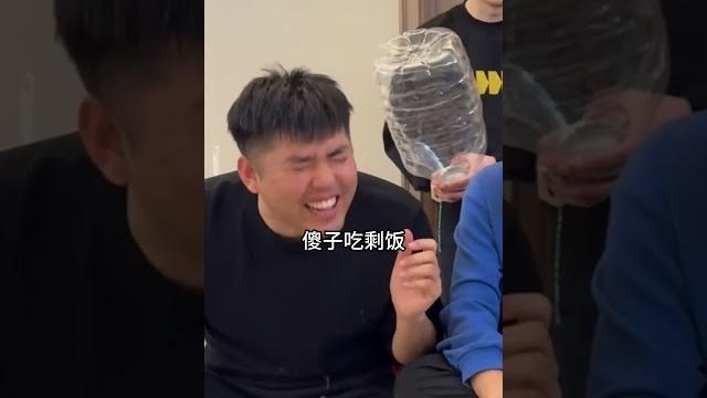 憋笑猜歌挑战!空耳可把兄弟俩害惨了,煮了袋速食面!#万万没想到#猜不到结果系列#搞笑#张大牛#紅蓮華 憋笑猜歌挑战!空耳可把兄弟俩害惨了,煮了袋速食面!#万万没想到#猜不到结果系列#搞笑#张大牛#紅蓮華