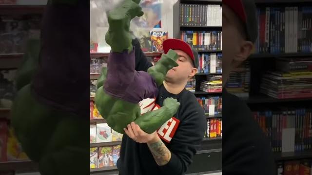 Unboxing hulk premium format! #iosonounvirtuale #marvel #hulk Unboxing hulk premium format! #iosonounvirtuale #marvel #hulk