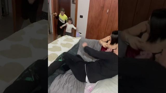 Non c’e’ la possiamo fare️ #shorts #family #sex Non c’e’ la possiamo fare️ #shorts #family #sex