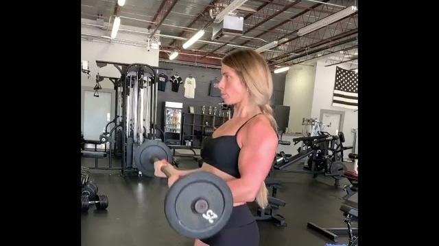 Molly miller bicep workout Molly miller bicep workout