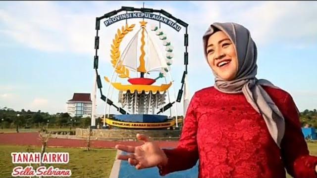 " tanah airku " cover by sella selviana " tanah airku " cover by sella selviana