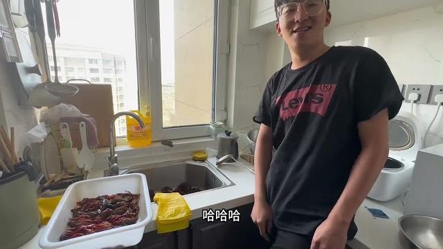 回哈尔滨踩坑第一旦,买小龙虾130只死了68只#吃龙虾的季节 回哈尔滨踩坑第一旦,买小龙虾130只死了68只#吃龙虾的季节