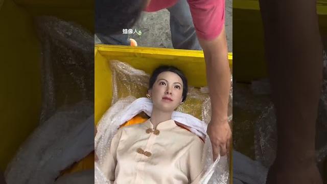 The skin of this wax figure is also too realistic. silicone figures are handmade, and professional The skin of this wax figure is also too realistic. silicone figures are handmade, and professional