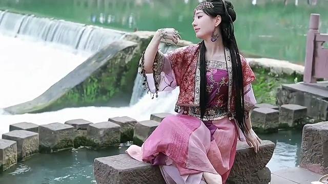 仙劍紫萱cos溫柔苗疆女漢 仙劍紫萱cos溫柔苗疆女漢