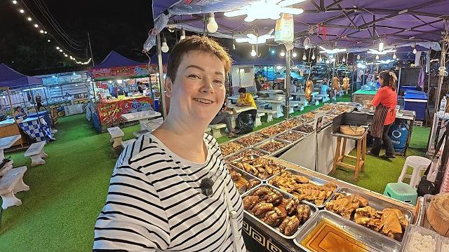 Дикая еда на обжорном рынке в паттайе! купили необычные вкусности в таиланде! шторм на море. влог Дикая еда на обжорном рынке в паттайе! купили необычные вкусности в таиланде! шторм на море. влог