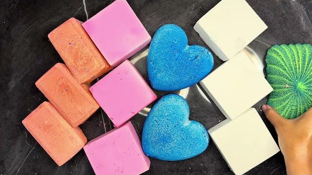 Dyed pink & plain gym chalk with reforms Dyed pink & plain gym chalk with reforms