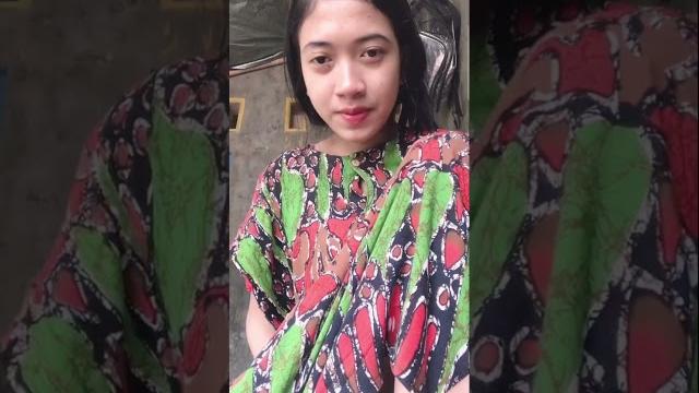 Lagi makan ga sadar cd nya kelihatan Lagi makan ga sadar cd nya kelihatan