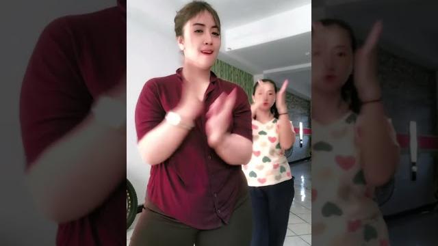 Duo duet tante goyang hot #gemoy #goyanginul #dance pargoy #chubbybunny#fakebody shortsvideo Duo duet tante goyang hot #gemoy #goyanginul #dance pargoy #chubbybunny#fakebody shortsvideo