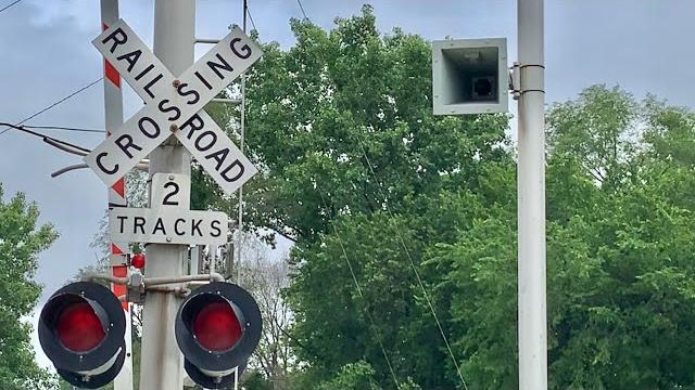 Weird rr crossing with train horns on poles! blows at cars! abandoned rr & passenger train chase Weird rr crossing with train horns on poles! blows at cars! abandoned rr & passenger train chase