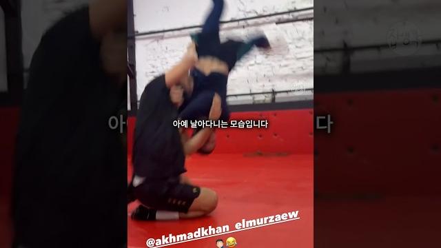 스파링 도중 상대방 날려버리는 함자트 치마예프 ㄷㄷㄷ 스파링 도중 상대방 날려버리는 함자트 치마예프 ㄷㄷㄷ
