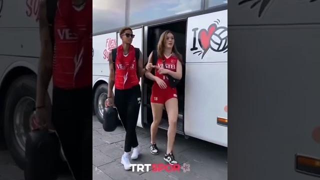 Vargas'ın zehra güneş'i beklerken ki coolluğu #voleybol #zehragüneş #fileninsultanları Vargas'ın zehra güneş'i beklerken ki coolluğu #voleybol #zehragüneş #fileninsultanları