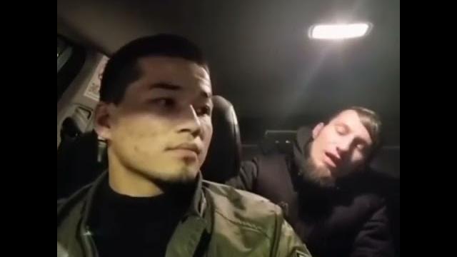 Наглые чеченцы в такси, хотели кинуть таксиста киргиза Наглые чеченцы в такси, хотели кинуть таксиста киргиза