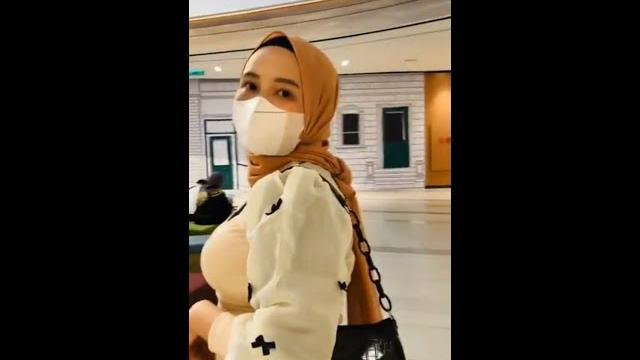 Jilboob bulat banget tampak samping gede bangett Jilboob bulat banget tampak samping gede bangett