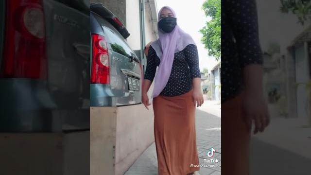 Tante hijab montok meresahkan Tante hijab montok meresahkan