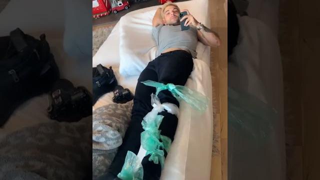 Tickle his leg? Tickle his leg?