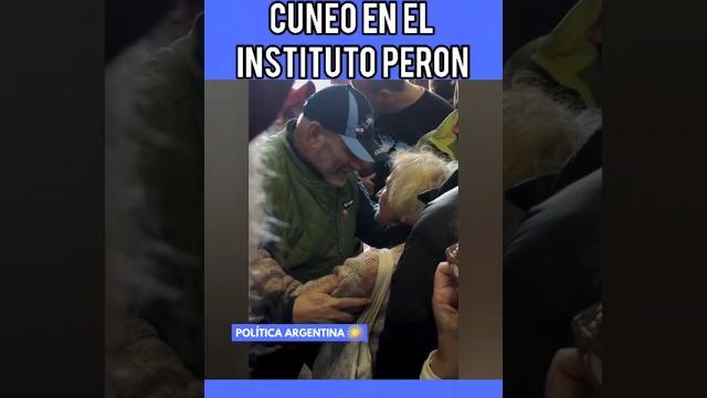 Cuneo con el pueblo Cuneo con el pueblo