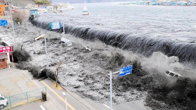 Biggest tsunami waves in japan caught on video Biggest tsunami waves in japan caught on video