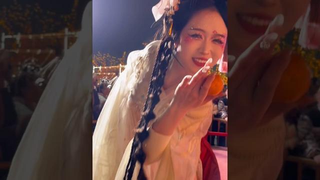 不倒翁小姐姐来吃橘子咯 #shorts #tiktok #douyin #music 不倒翁小姐姐来吃橘子咯 #shorts #tiktok #douyin #music