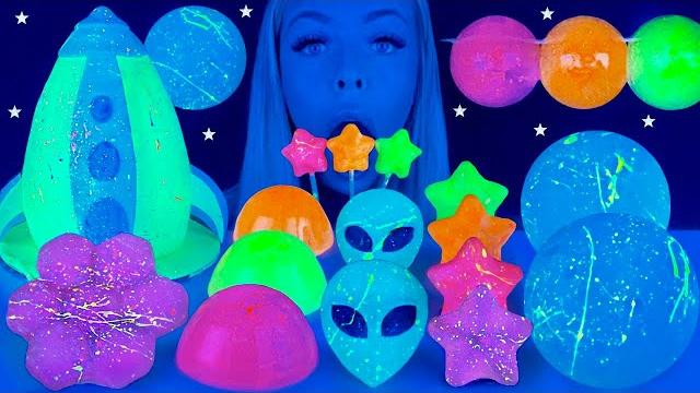 Asmr edible glow in the dark stars, glow in the dark paint, moon candy, spaceship mukbang 먹방 꿀벌 Asmr edible glow in the dark stars, glow in the dark paint, moon candy, spaceship mukbang 먹방 꿀벌