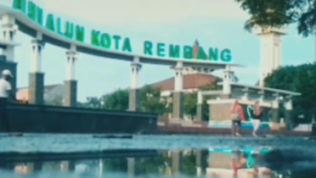 Suasana pagi di alun" kota rembang Suasana pagi di alun" kota rembang