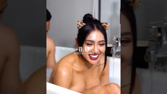 Meli 3gp mandi bareng sambil lepas b3h4 ⁉️⁉️#podcast #shortsviral #beritaviral #viralvideo Meli 3gp mandi bareng sambil lepas b3h4 ⁉️⁉️#podcast #shortsviral #beritaviral #viralvideo