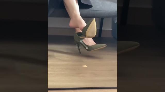 #2023 summer pumps trend shoes dangling shoeplay #2023 summer pumps trend shoes dangling shoeplay