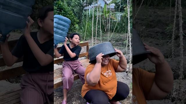 Ibuk dan adek bermain Ibuk dan adek bermain