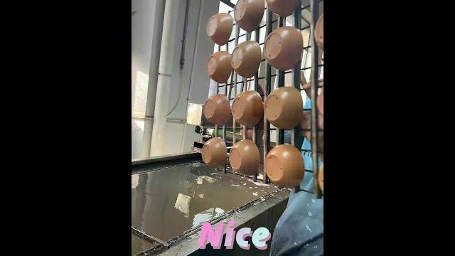 这款加湿器采用先进的木纹转印技术,在水箱和外壳上复刻真实木纹,触感真实。开启后,水雾在木纹机身的映衬下缓缓升腾,既提升室内湿度,又营造出温馨的森林氛围,将自然的清新与舒适带入家居空间,给你全方位的享 这款加湿器采用先进的木纹转印技术,在水箱和外壳上复刻真实木纹,触感真实。开启后,水雾在木纹机身的映衬下缓缓升腾,既提升室内湿度,又营造出温馨的森林氛围,将自然的清新与舒适带入家居空间,给你全方位的享