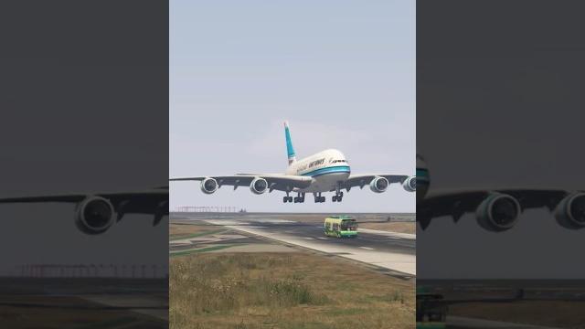 Runway chaos: bus appears during a380 touchdown! Runway chaos: bus appears during a380 touchdown!
