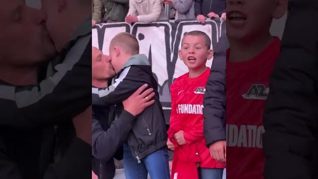Heartwarming moment between two young fans ️ Heartwarming moment between two young fans ️