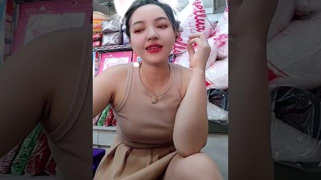 Duduk menjaga toko sambil menunggu pelanggan datang | bigo live hot #trending #live #girl #beautiful Duduk menjaga toko sambil menunggu pelanggan datang | bigo live hot #trending #live #girl #beautiful