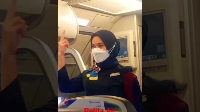 Safety demo pramugari hijab maskapai pelita air Safety demo pramugari hijab maskapai pelita air