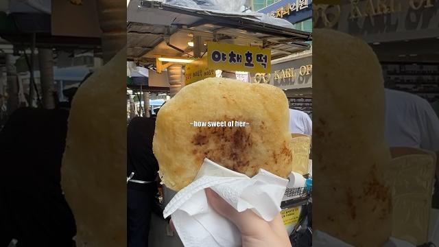 There’s no *honey* in *honey* hotteok?! There’s no *honey* in *honey* hotteok?!
