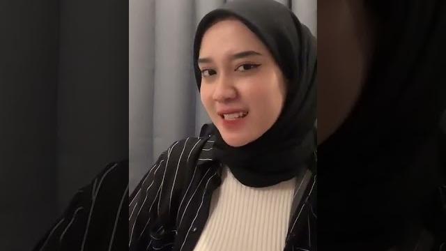 Hijab gemes banget di peluk cium bolak balik !!! Hijab gemes banget di peluk cium bolak balik !!!